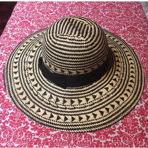BCBGMaxAzria Summer Straw Hat Size Small - Picture 2 of 5